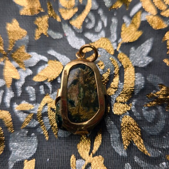 Elegant Ocean Jasper Pendant with 18K Gold – A Natural Beauty - Picture 5 of 7